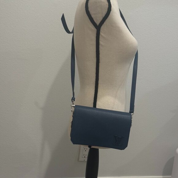 Louis Vuitton Navy blue Aerogram Fast Line Wearable Wallet Bag - Picture 3 of 10